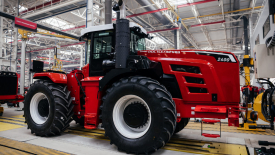 Ростсельмаш выпустил тракторы 2400 в обновлённом дизайне